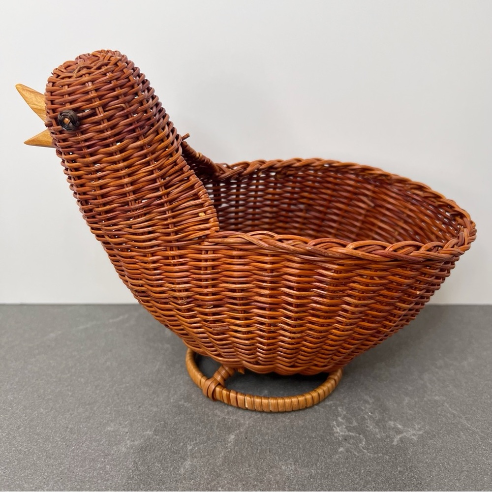 Vintage Avon chicken chick menagerie wicket basket with original box